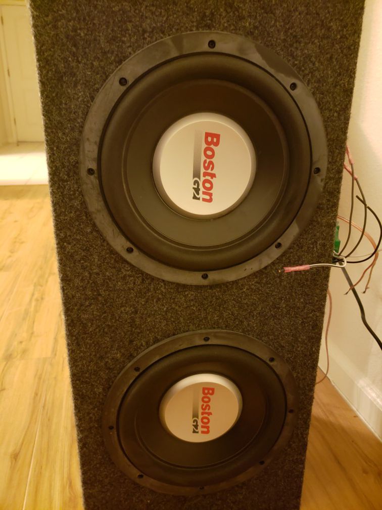 2 10" subwoofers