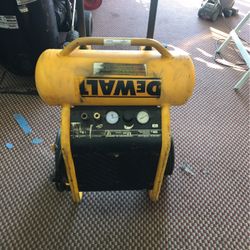 Dewalt Air Compressor 200 Psi 4.5 Gallons