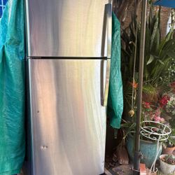 GE Refrigerator 