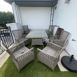 Patio Table And 6 Chairs 