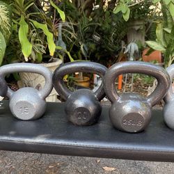 KETTLEBELLS : (SINGLES) : 10s = $15 / 15s = $25  / 20s = $32 / 25s = $40s / 30s = $45  = PLUS I HAVE : 35s • 40s • 45s • 50s  • 53s  • 60s  • 70s