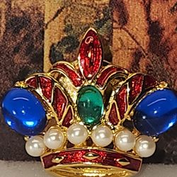 #1621, VINTAGE TRIFARI, ROYAL CROWN JELLY BELLY & PEARLS BROOCH / PIN
