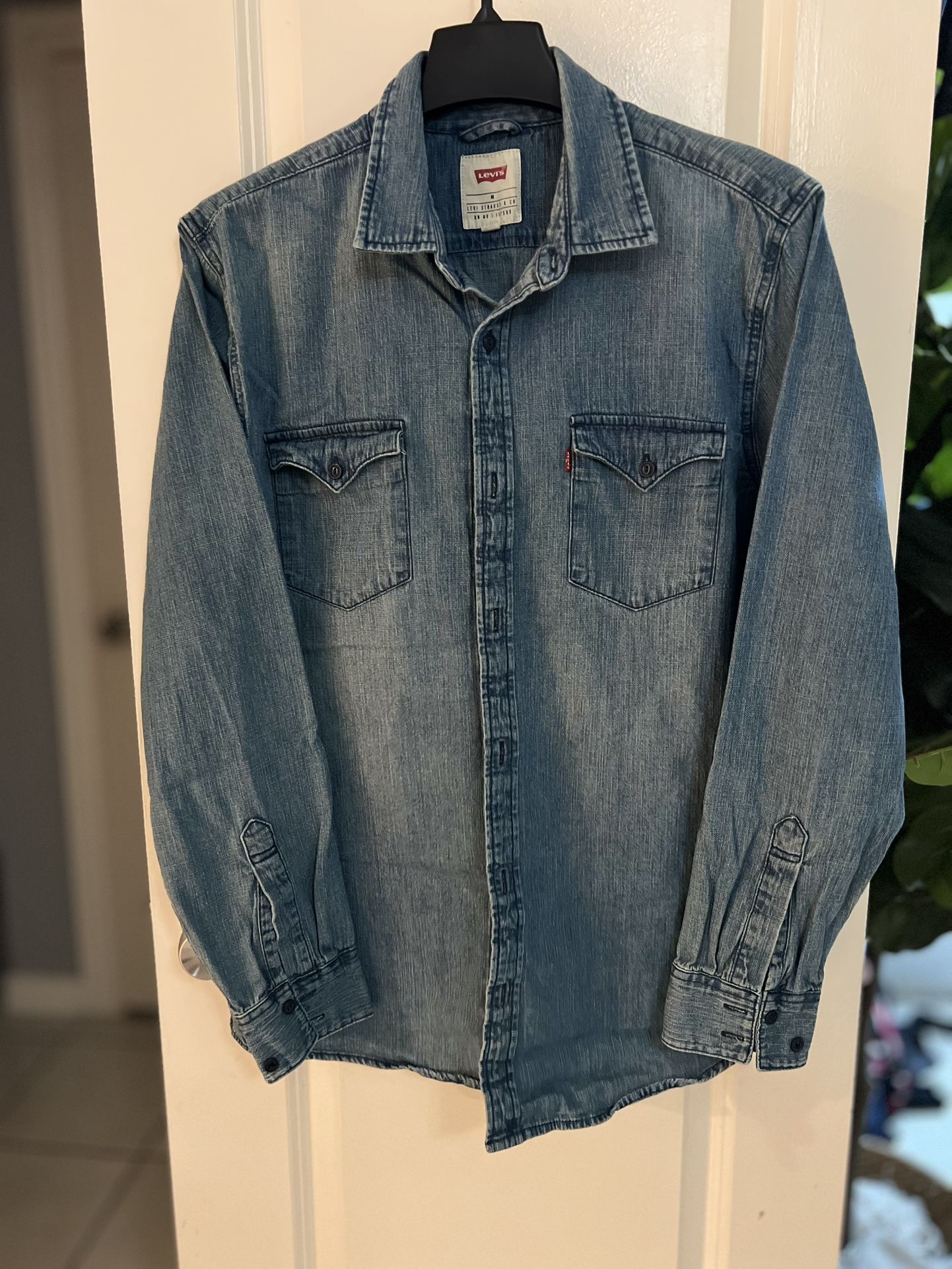 Levi’s Man Denim Long Sleeve