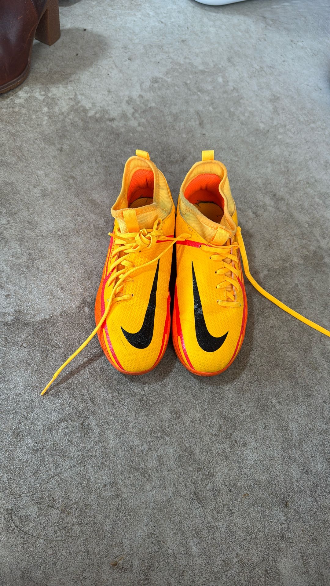 Nike Phantom GT2 Academy Indoor Turf Cleats