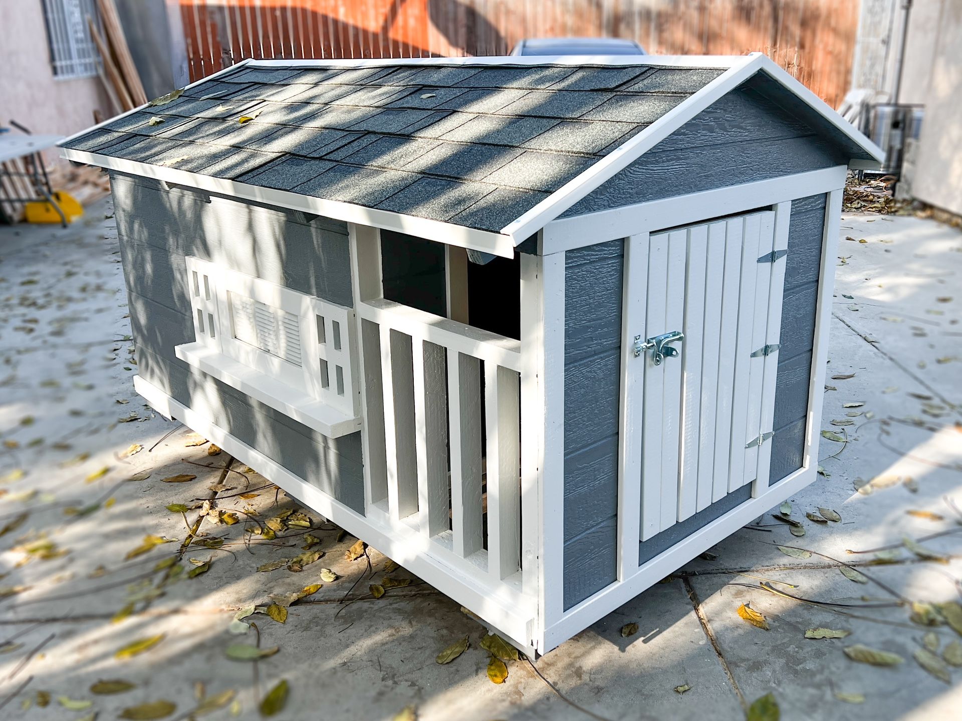 XL DOG HOUSE