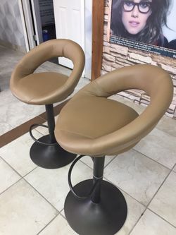2 quality bar stools