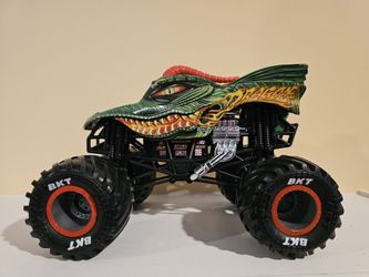 Monster Jam Dragon Truck 1:24 Scale Mint