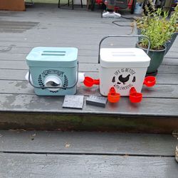Chicken 1.5 Galon Sized Feeder And Water Dispenser   I 