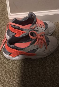 Nike Huaraches size 5 kids