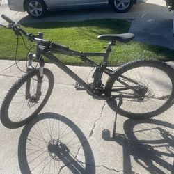 Decathlon Rochrider Mountain bike, Disc Brakes,Rims 26,Frame M,9 Speed,Air Suspension