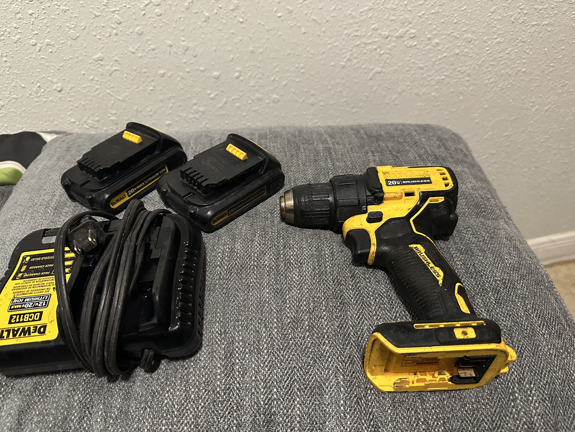 Dwalt Drill With Batteries /charger