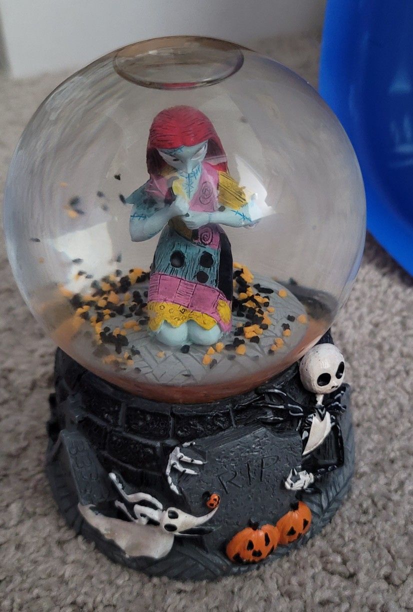 Nightmare Before Christmas Sally Musical Snow Globe 2016