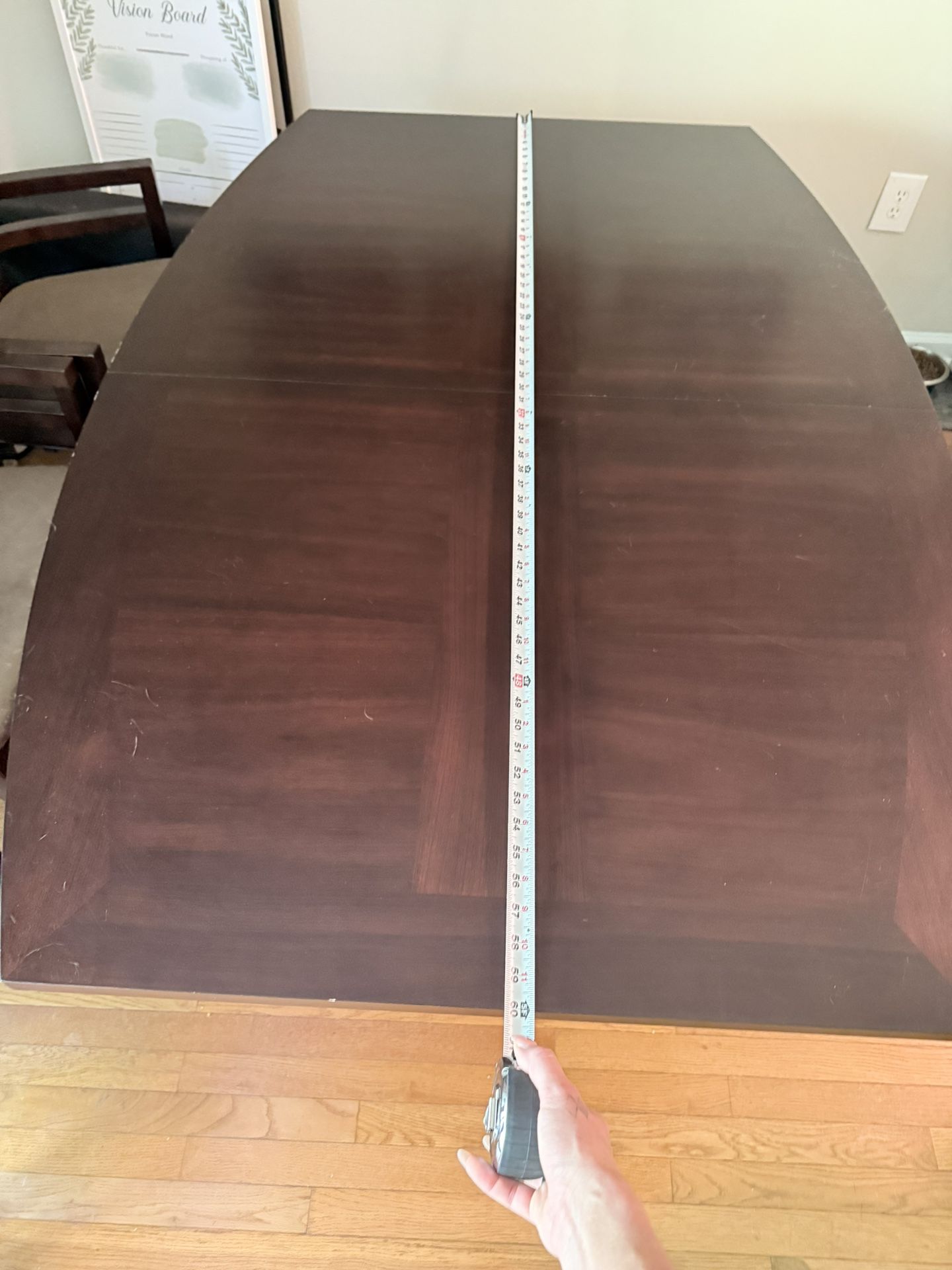 Dining Room Table With 4 Chairs And Extendable Leaf.