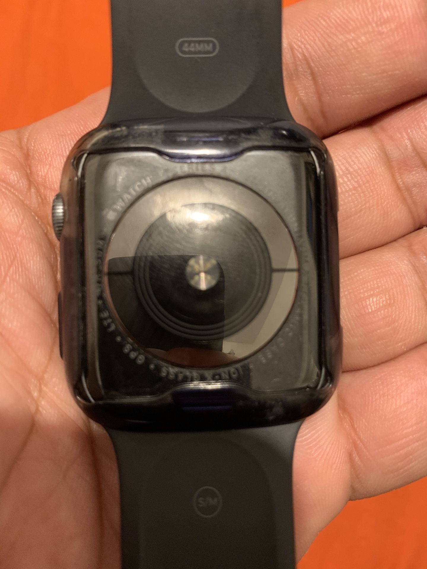 Apple watch serie 4 44mm GPS +cellular whit a charger