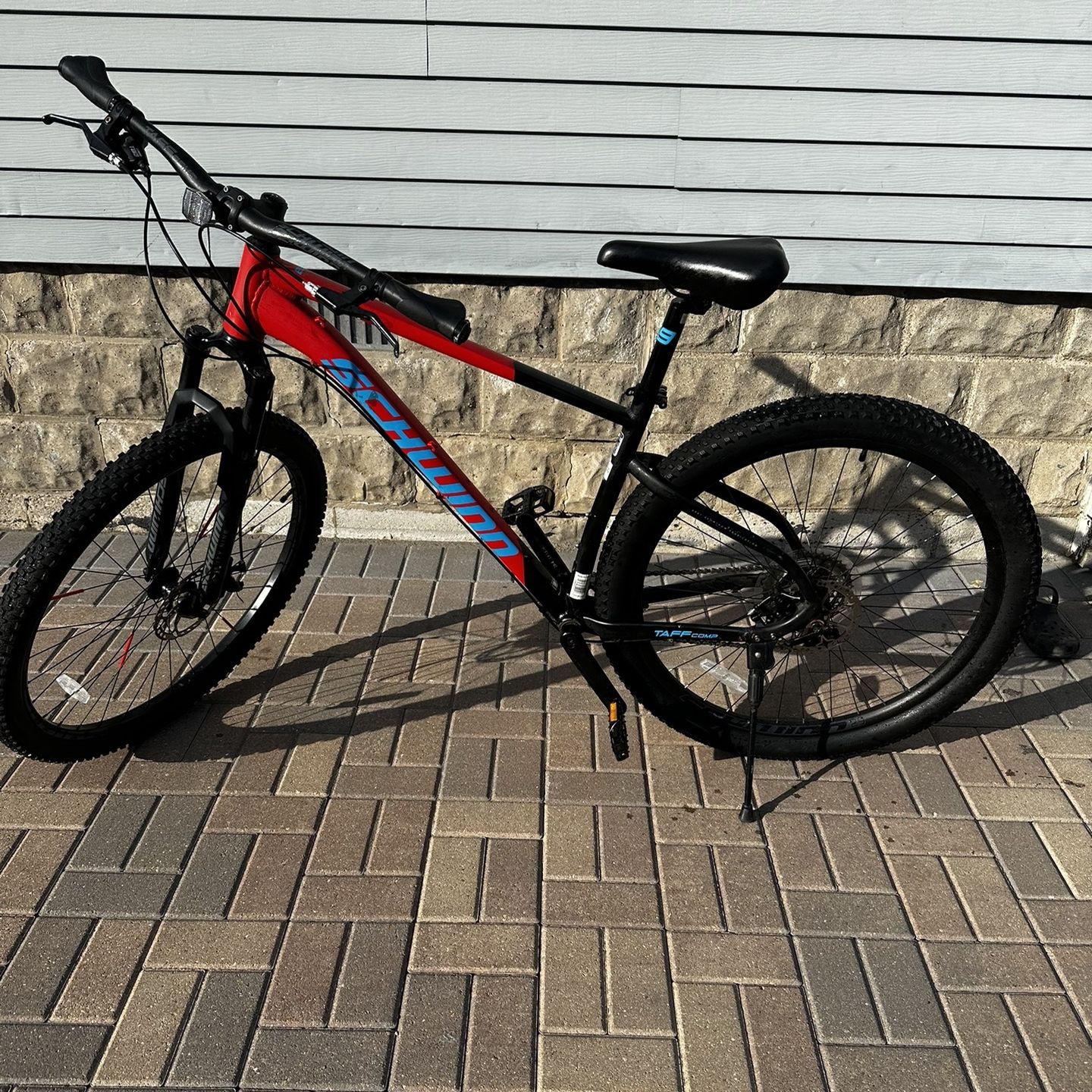 schwinn 29 inch bicycle Traxion Mountain Bike for Adult Men Women, 29-Inch Wheels, Full Suspension, 24-Speed Shimano Drivetrain, Trigger Shifter, 18- Aluminum Frame, Mechanical Disc Brake, Matte Grey/Neon Green : Sports & Outdoors You need a ride that can quench your thirst for aggressive trail riding that knows no limits Rent to own Schwinn S29