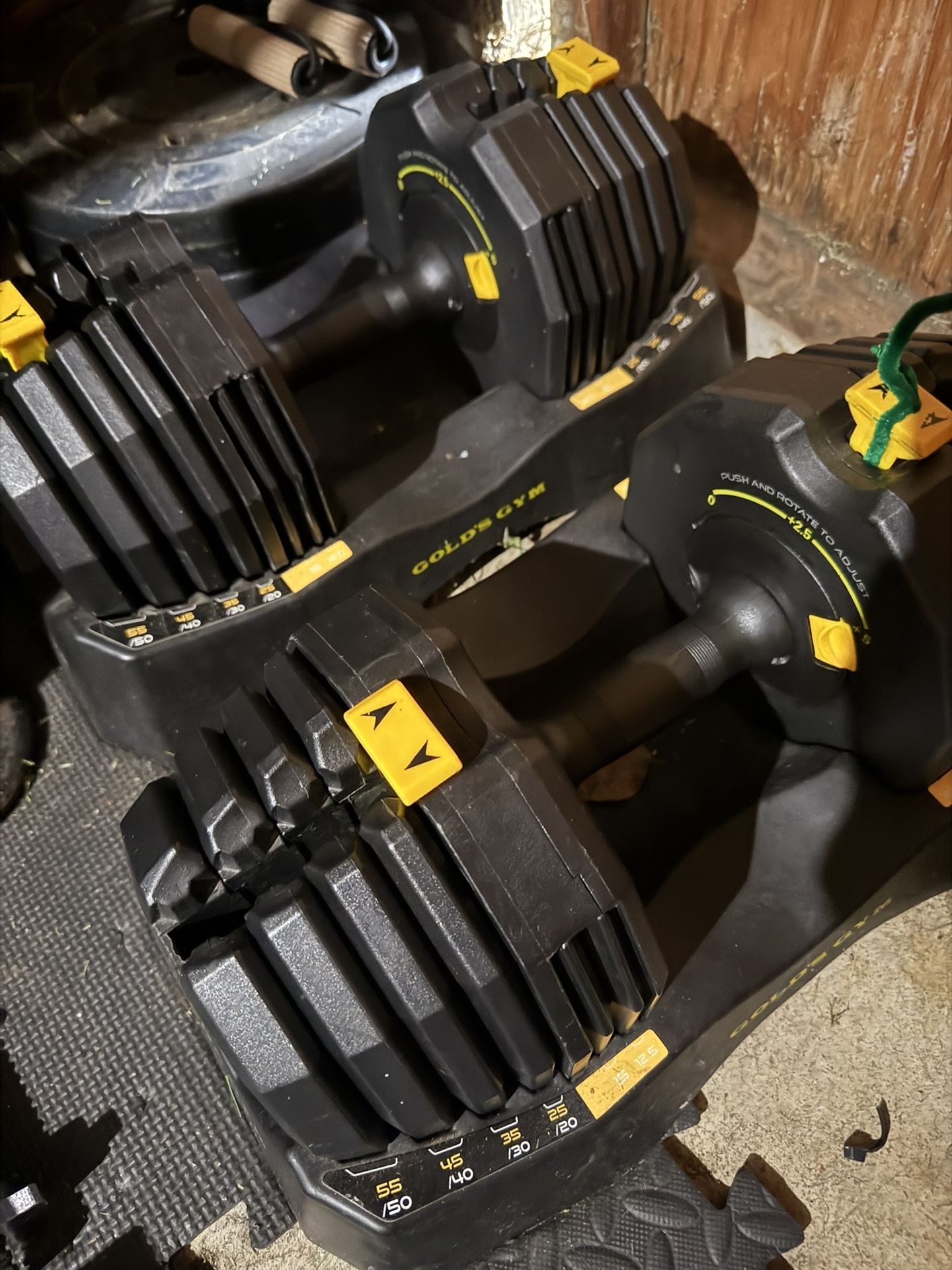 Golds Gym / 5-55 Pound Adjustable Dumbbells