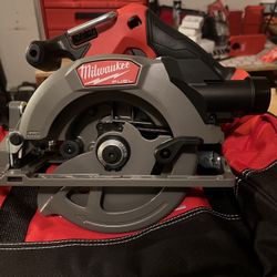 New Milwaukee 6 1/2” Circular Saw & Bag