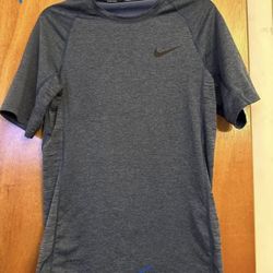 Young men-teens /tween Nike blue top size small-see Description
