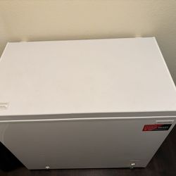 Frigidaire Garage Ready 7 cu. ft. Convertible Chest Freezer