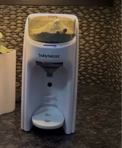 Baby breeza formula dispenser
