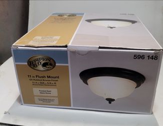 💡 New hampton Bay 11"2-light 💡...

📦🗳️ new in Box  📦
I
