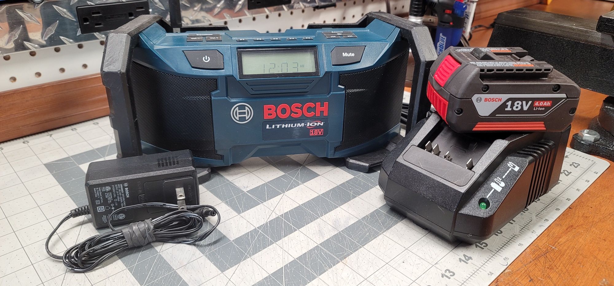 BOSCH Radio (PB180) + Rechargeable Battery