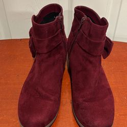 Burgundy boots size 6