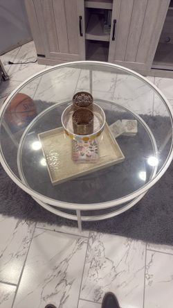 One coffee table 2 end tables