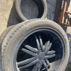 305/40R22