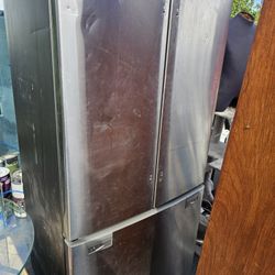 Samsung Refrigerator $200