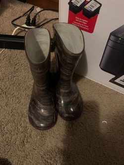 Rain boots for toddler size 9t/10t