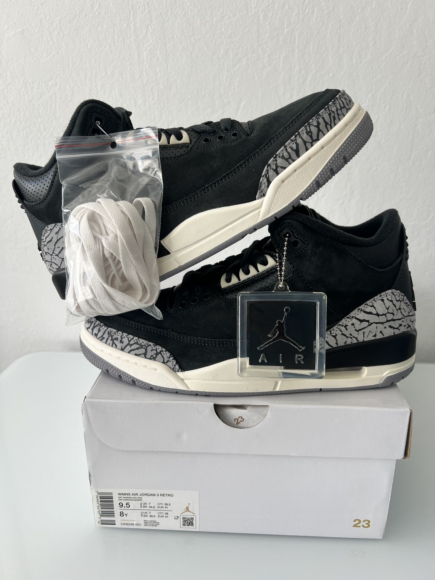 Jordan 3 Retro Off Noir - Size 8M/9.5W