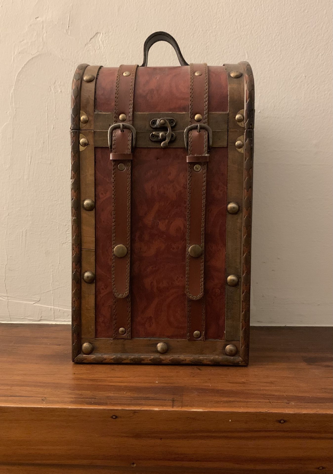 2 BOTTLE ANTIQUE STYLE WOODEN WINE BOX