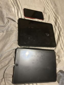 iPads and iPhone XR