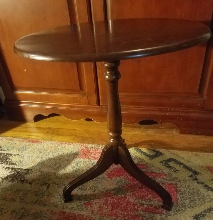 RESTRAINED BOMBAY SIDE TABLE!!! ANTIQUE BACK TO LIFE!!!