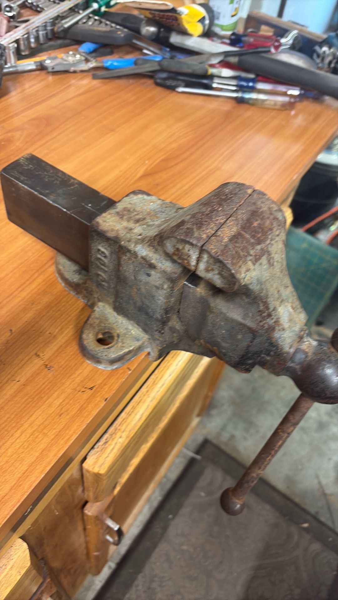 Reed No 103 fixed base vise
