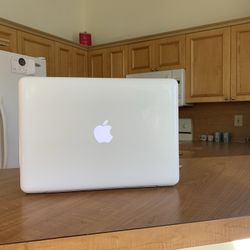 Apple MacBook Laptop 