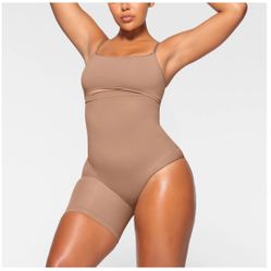 Skims Short Left Leg Exposed XL