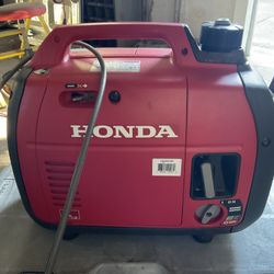 Brand New Condition Honda Generator EU2200i Only Used A Couple Of Times