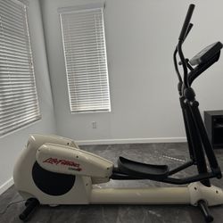 Life Fitness Eliptical 