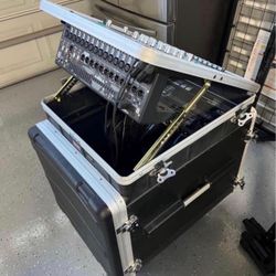 Mixer-Allen&Heath QU-16 Digital Audio Mixer System With Rolling Case
