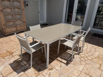 Aluminum white table and 6 chairs