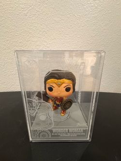 Funko Pop! Heroes: Wonder Woman #04 (Includes Clear Hard Case)