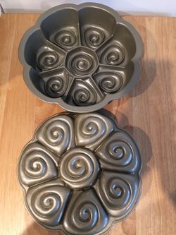 NEW! Nordic Ware Cinnamon Roll Cake  Pans
