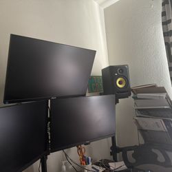 3 Monitors Plus Stand