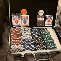 Set Of 400 Poker Chips, 4 Decks, And Case