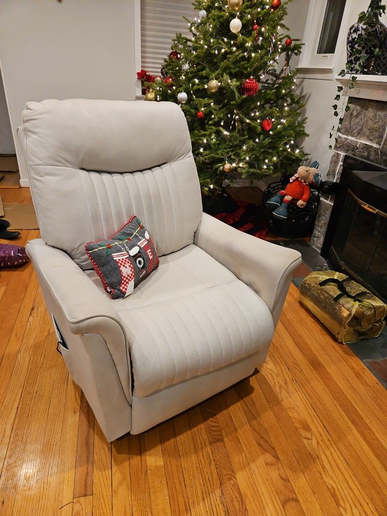 Tan Recliner Chair PICK UP ONLY