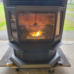 Quadrafire Classic Bay 1200 Pellet Stove, CB1200 for Sale in Tacoma, WA -  OfferUp