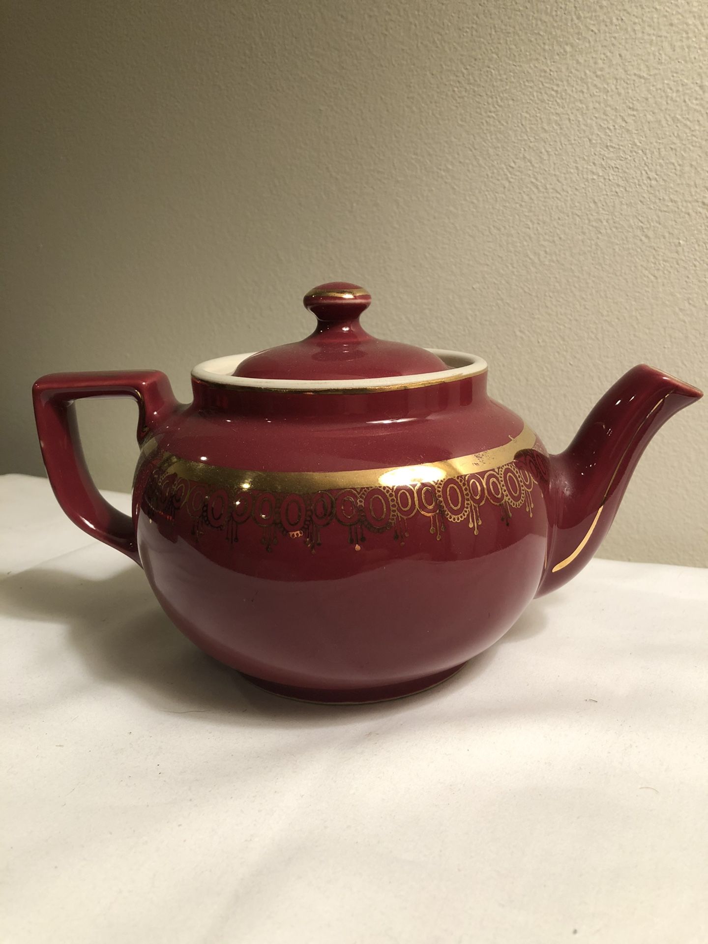 Vvintage Hall China Boston Style 8 Cup Maroon Teapot With Standard Gold Trim