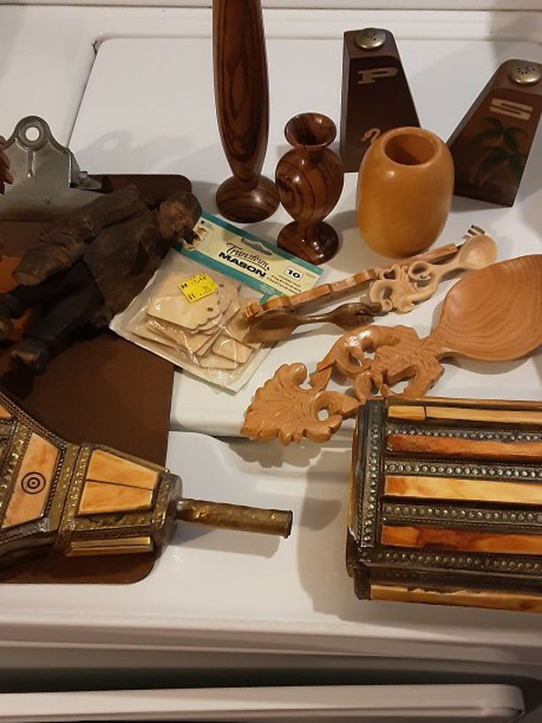 Lot Of Wood Items Boat,rulers, S & P Shakers Etc...